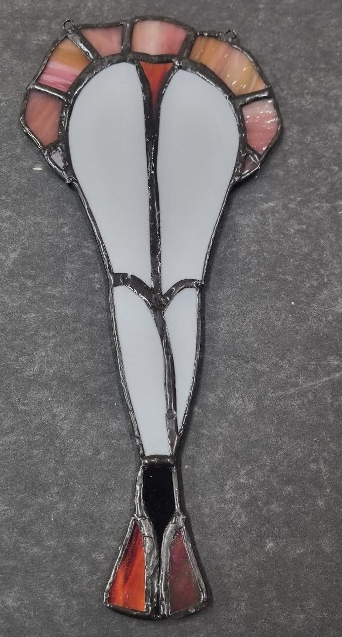 Abstract Glas-in-Lood Raampaneel – Curvy Silhouette in Opaalwit & Dieprood (11 x 26 cm)