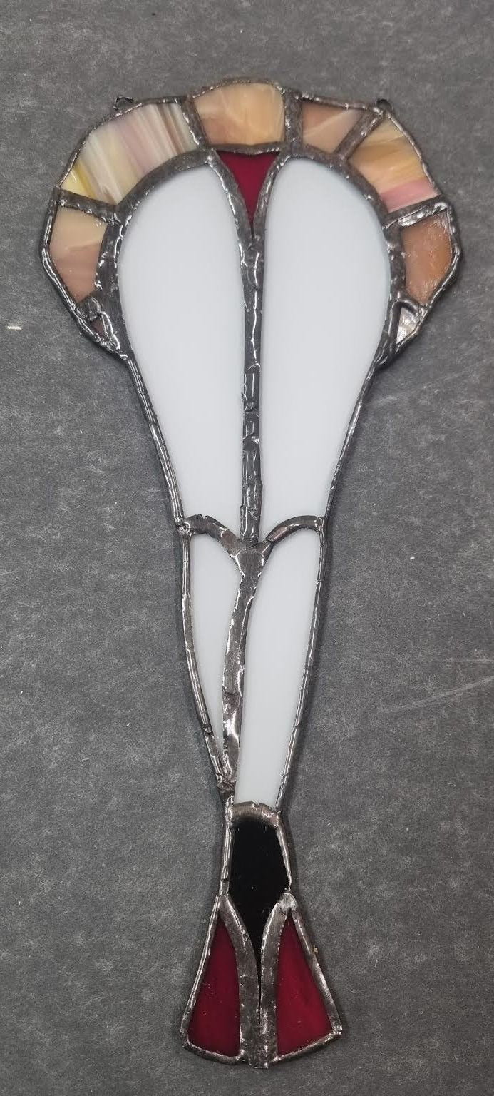 Abstract Glas-in-Lood Raampaneel – Curvy Silhouette in Opaalwit & Dieprood (11 x 26 cm)