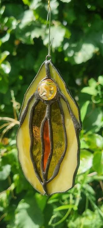 Yoni raamhanger amber